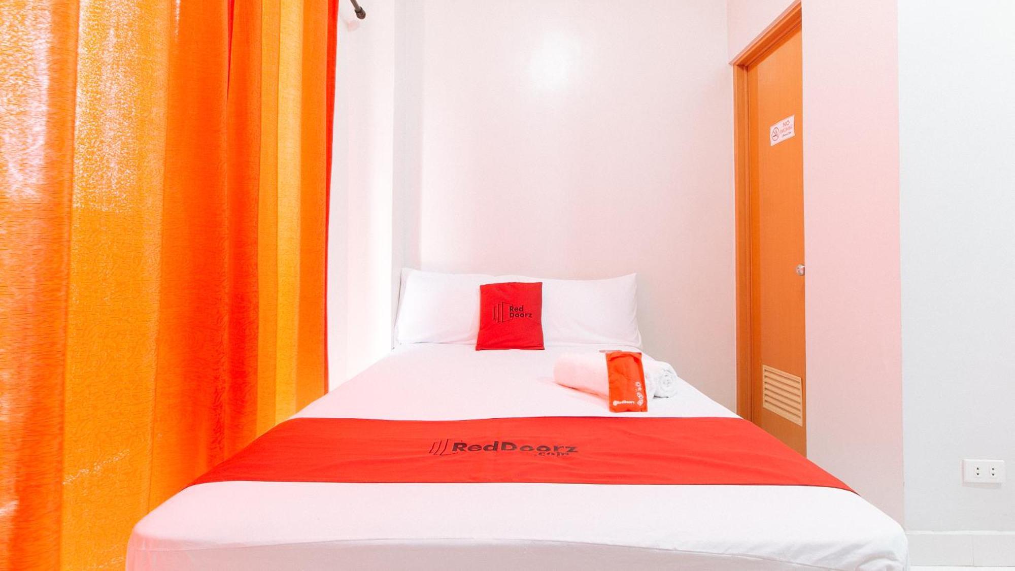 Reddoorz Near Naia Terminal 1 Paranaque City Exterior foto